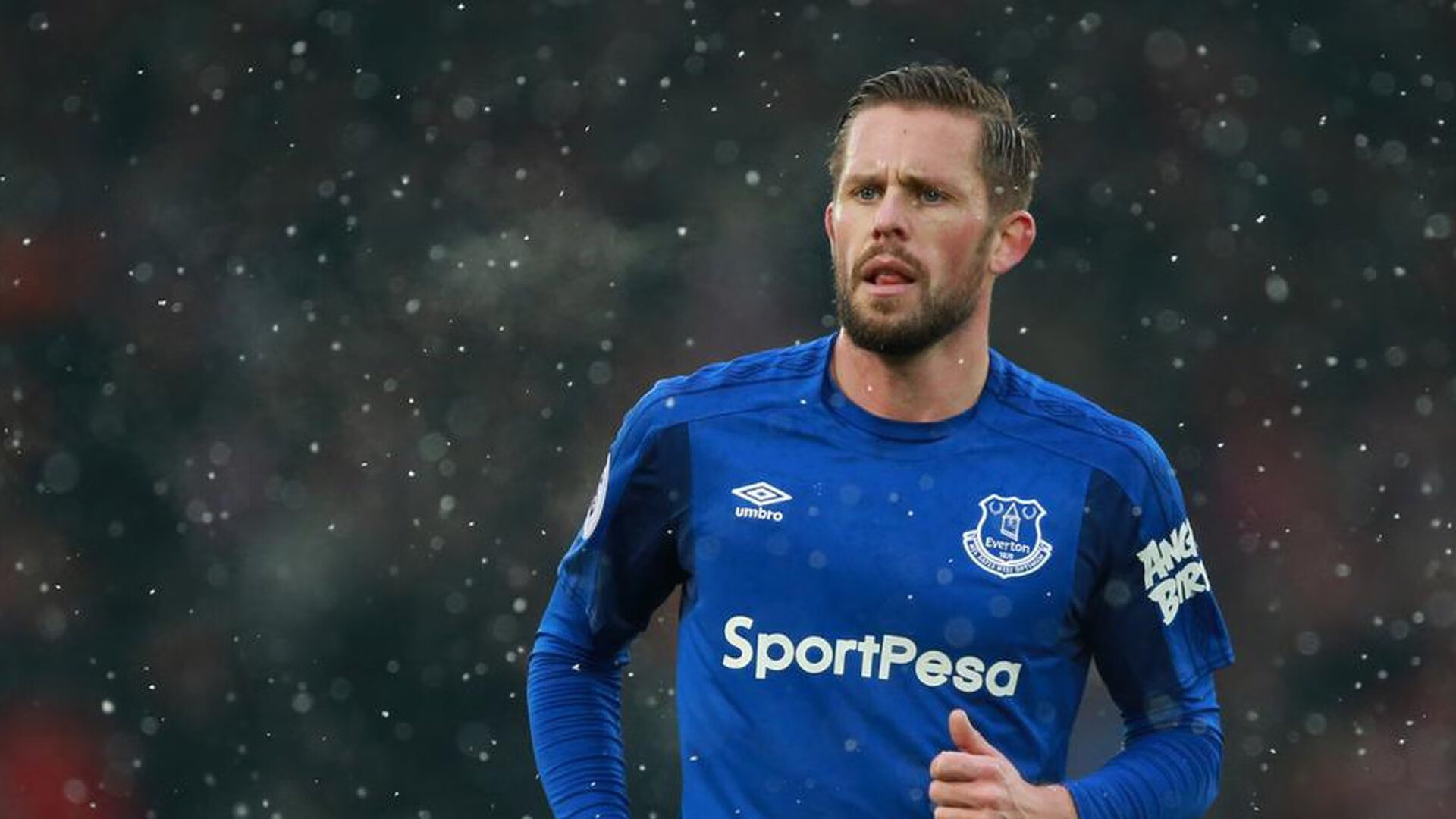 女子防身术展示赛 实战模拟场景赢得观众鼓掌